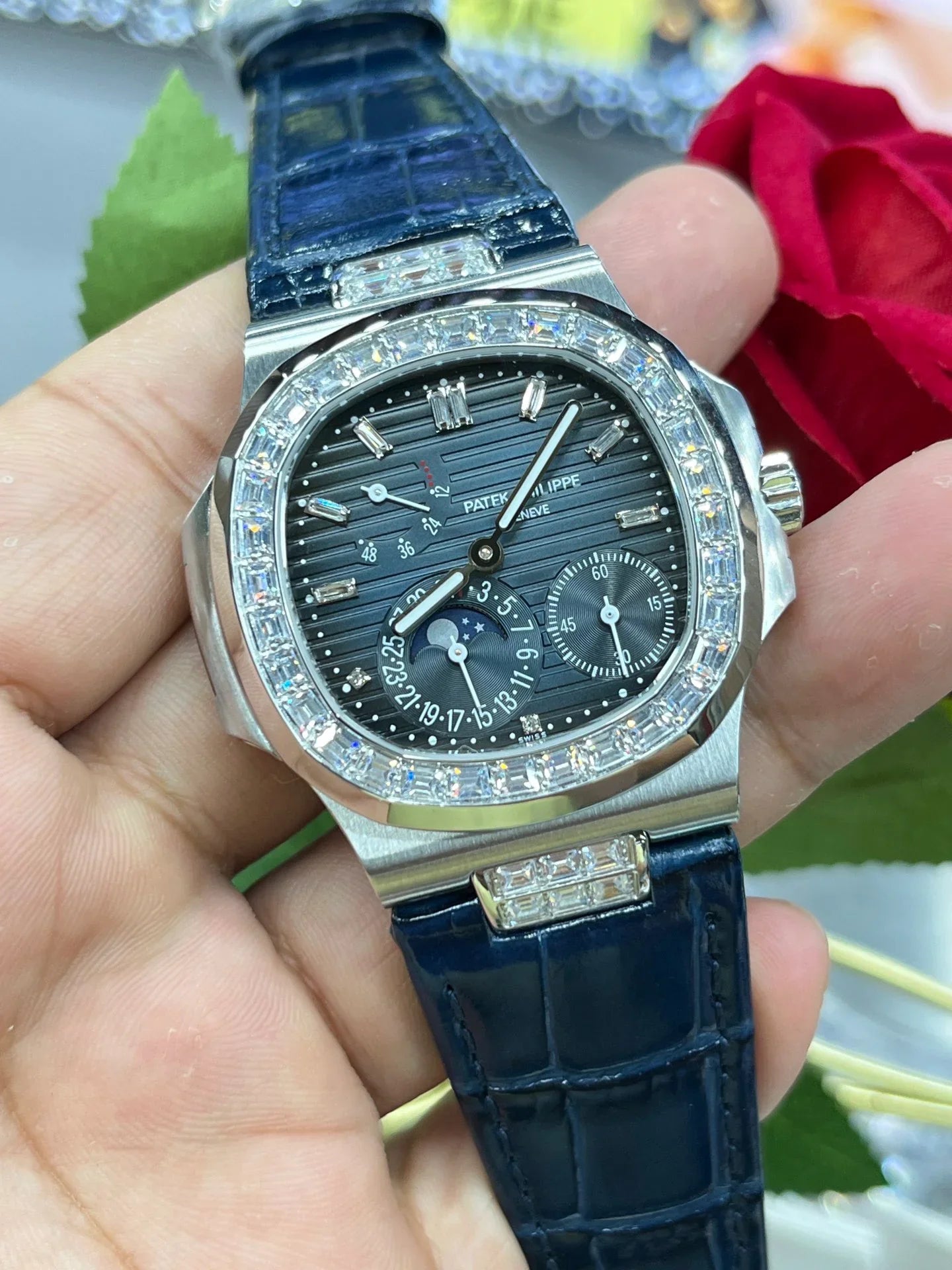 Patek Philippe Nautilus 5724G-001 Mavi Taşlı - Glimmer of Luxury