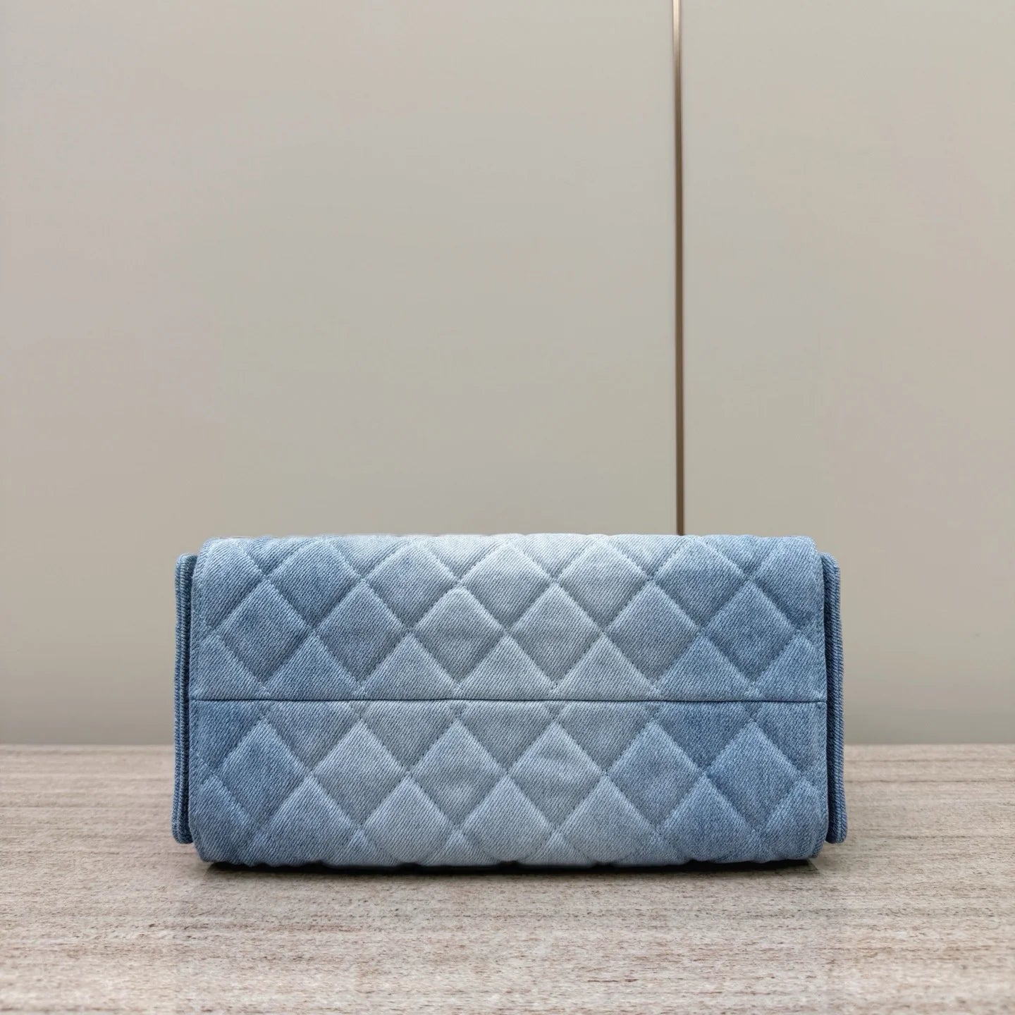 Chanel 25C Orta Boy Hobo Seyahat Çantası - Glimmer of Luxury