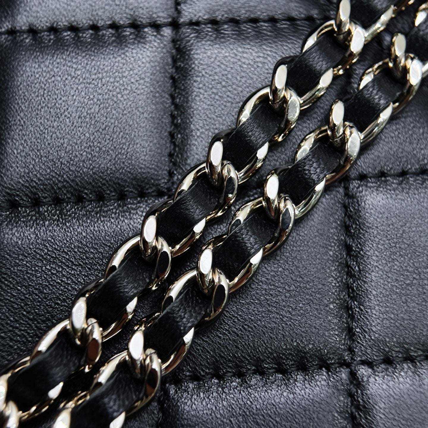 Chanel 25C Makyaj Çantası - Glimmer of Luxury