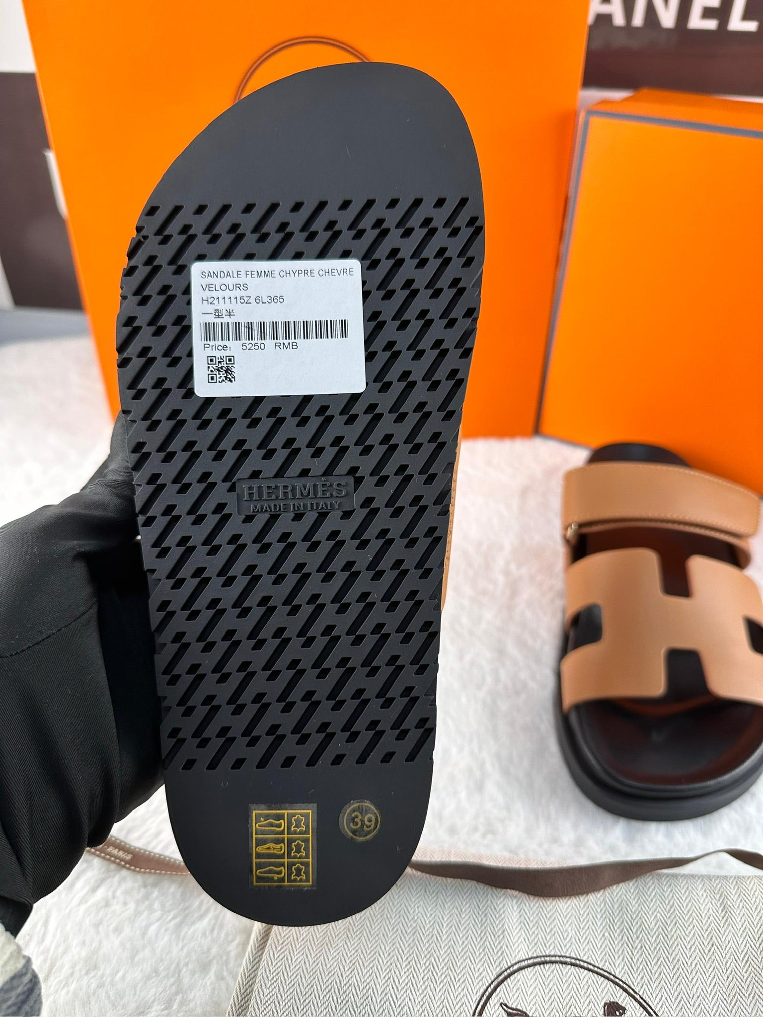 Hermès Chypre Sandals - Clay Beige