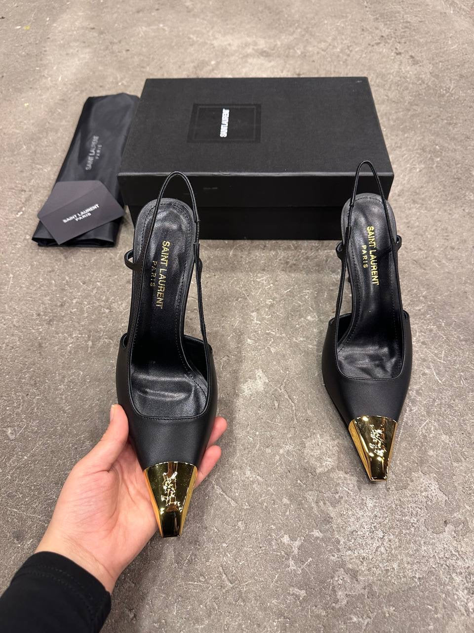 Saint Laurent Jeanne Arkadan Bağlamalı Topuklu Ayakkabı - Glimmer of Luxury