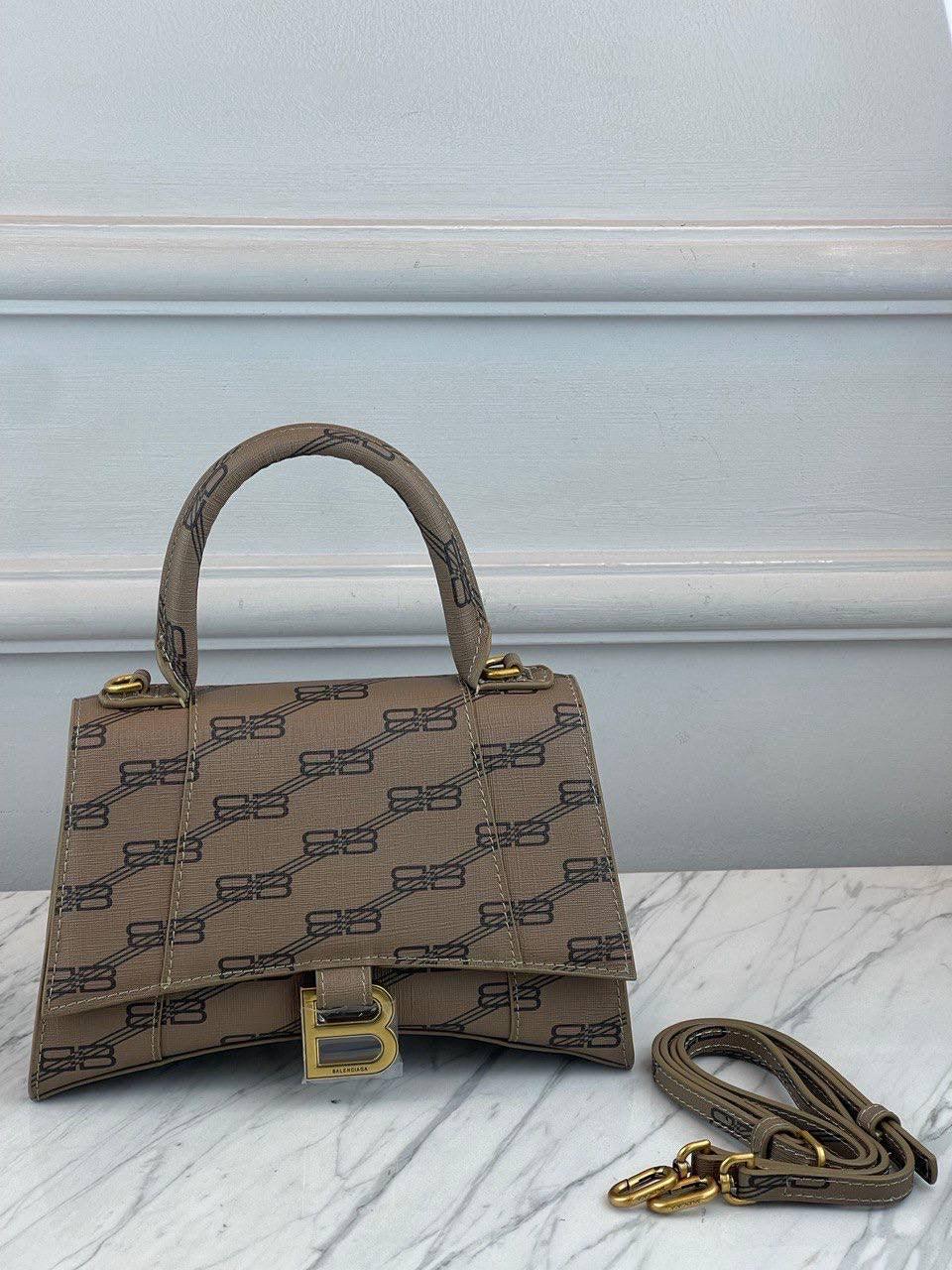 Balenciaga BB Monogram Kanvas Hourglass Kadın Çantaları - Glimmer of Luxury