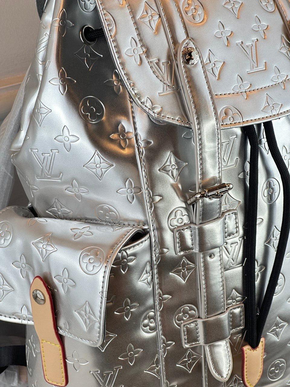 LOUIS VUITTON NWT Monogram Ayna Christopher Sırt Çantası MM - Glimmer of Luxury