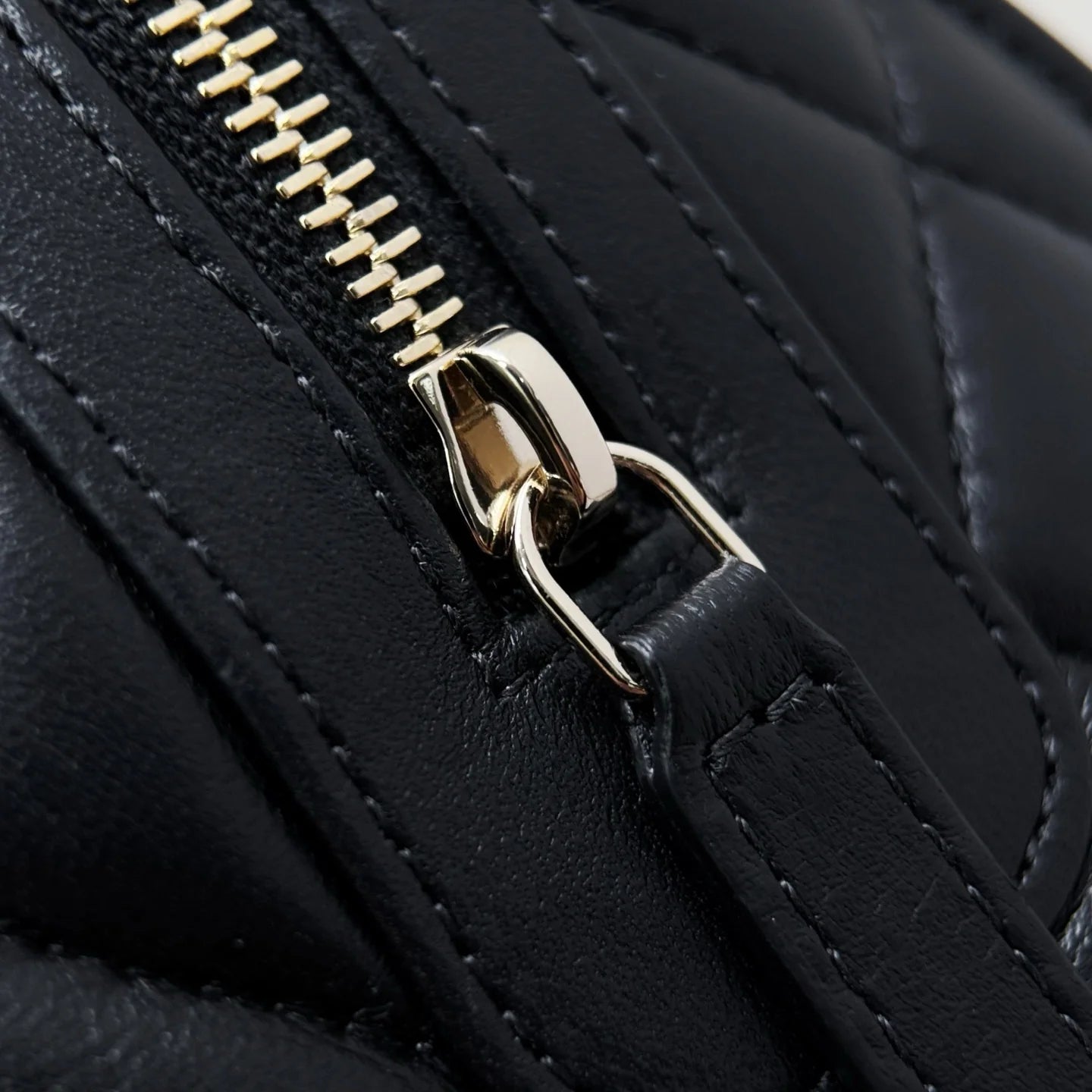 25C Mini Boston Çanta - Glimmer of Luxury