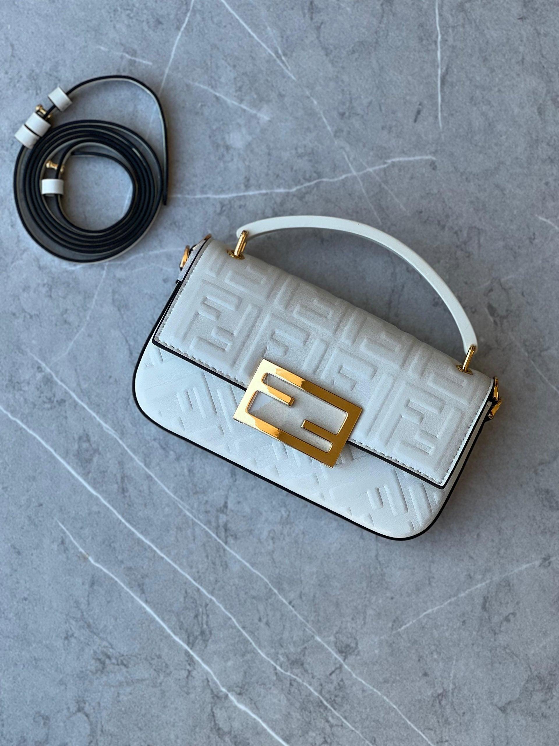 Fendi Baguette Mini Deri Omuz Çantası - Glimmer of Luxury