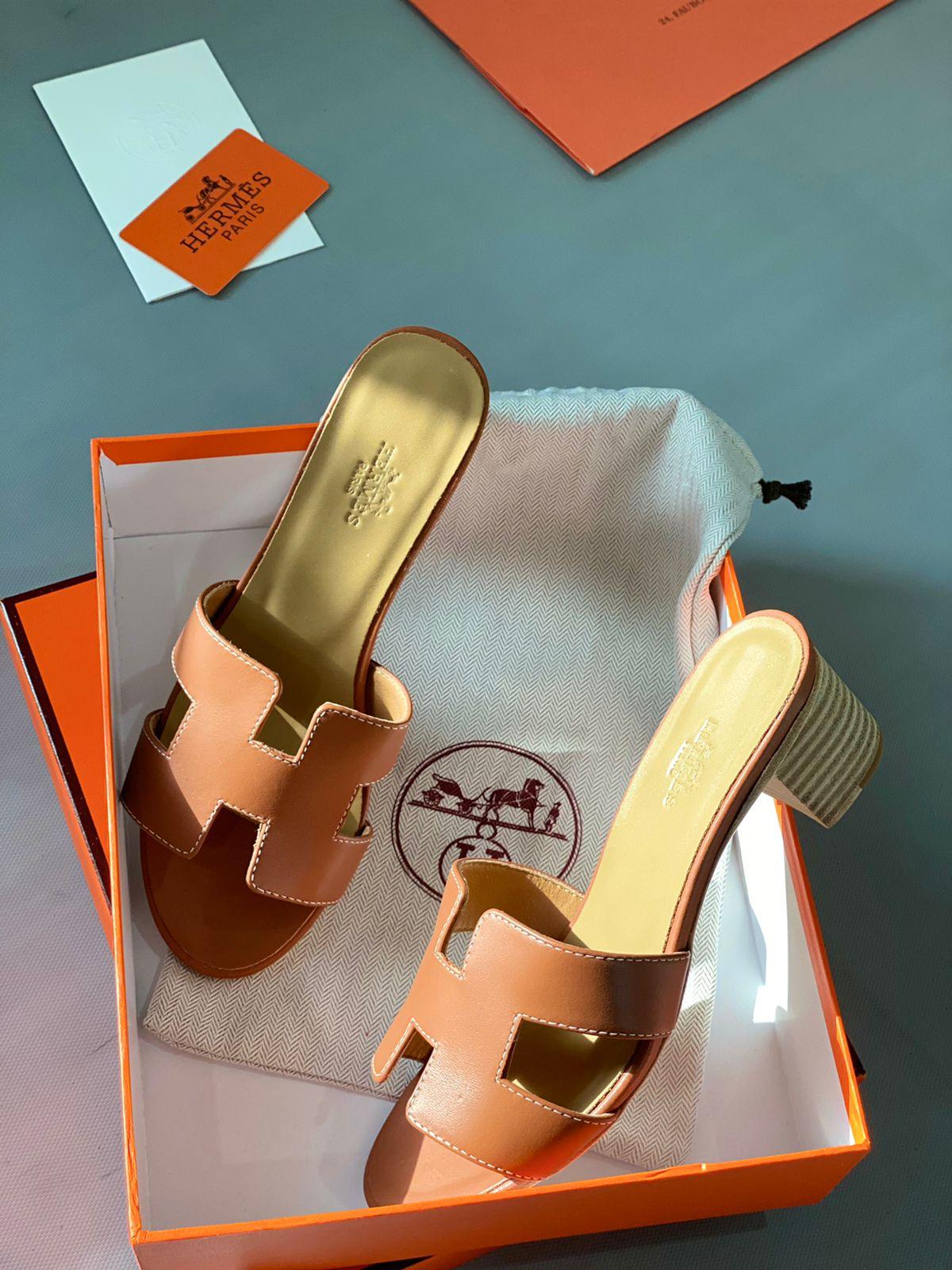 Hermès Oasis Terlikler - Yeni Sezon (Çoklu Modeller) - Glimmer of Luxury