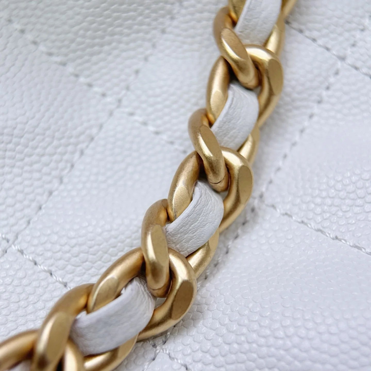 Chanel 25C Orta Boy Hobo Seyahat Çantası - Glimmer of Luxury