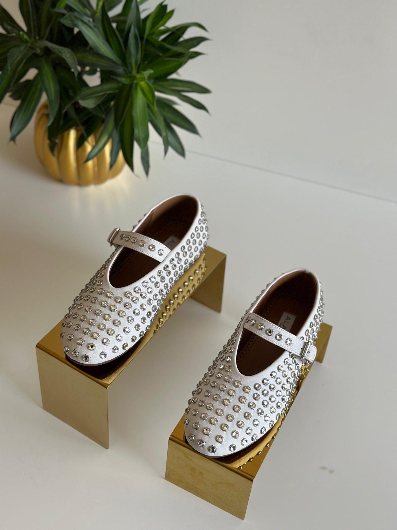 Alaia Taşlı Deri Balerin Ayakkabı - Glimmer of Luxury