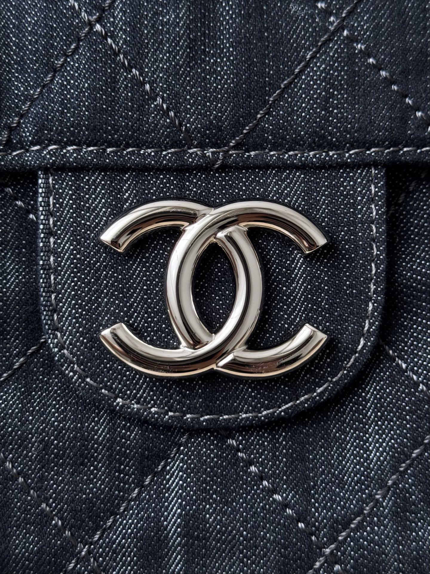 حقيبة شانيل دينيم جامبو بوستاسي