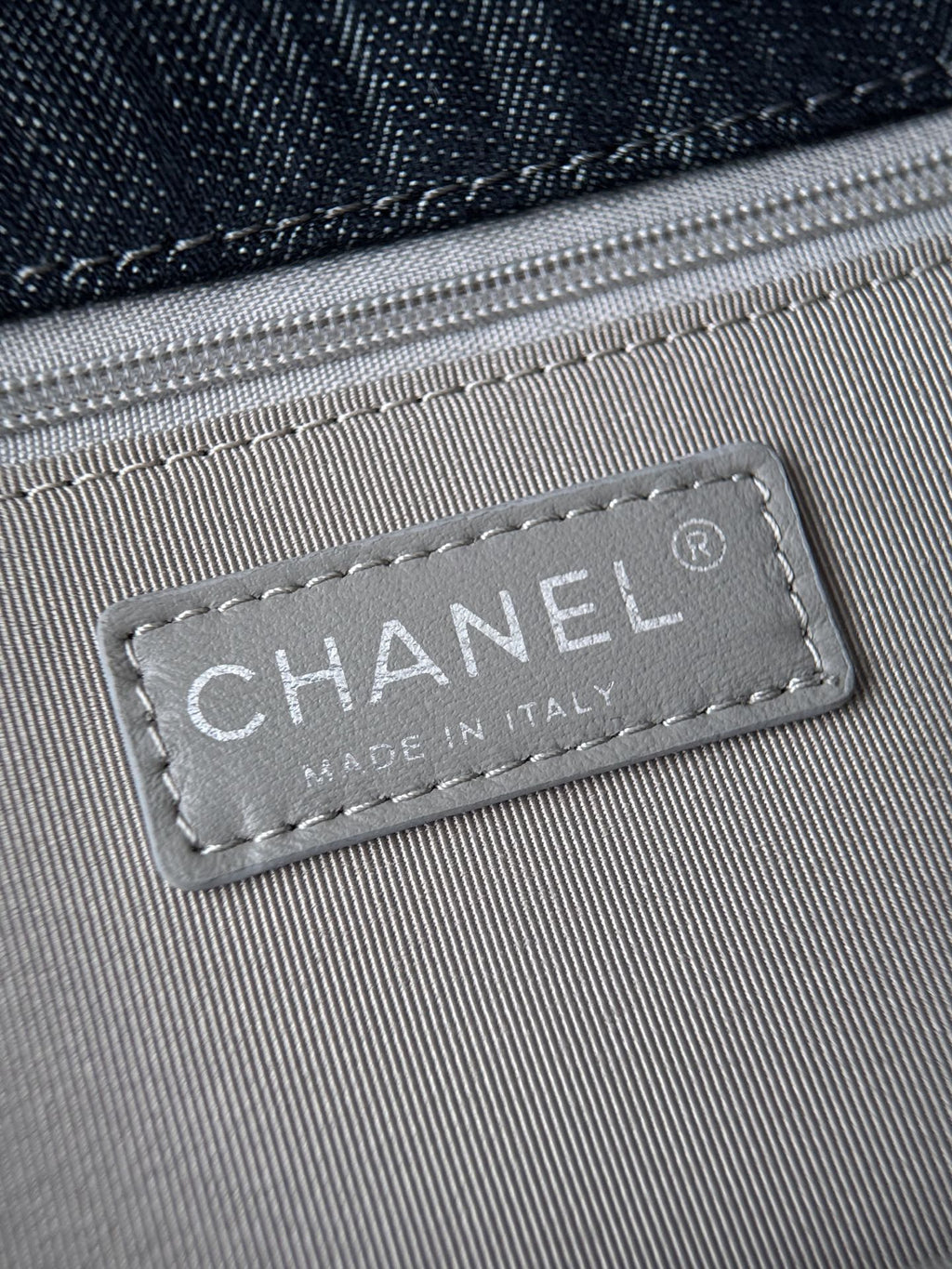 Chanel Denim Jumbo Postacı Çantası