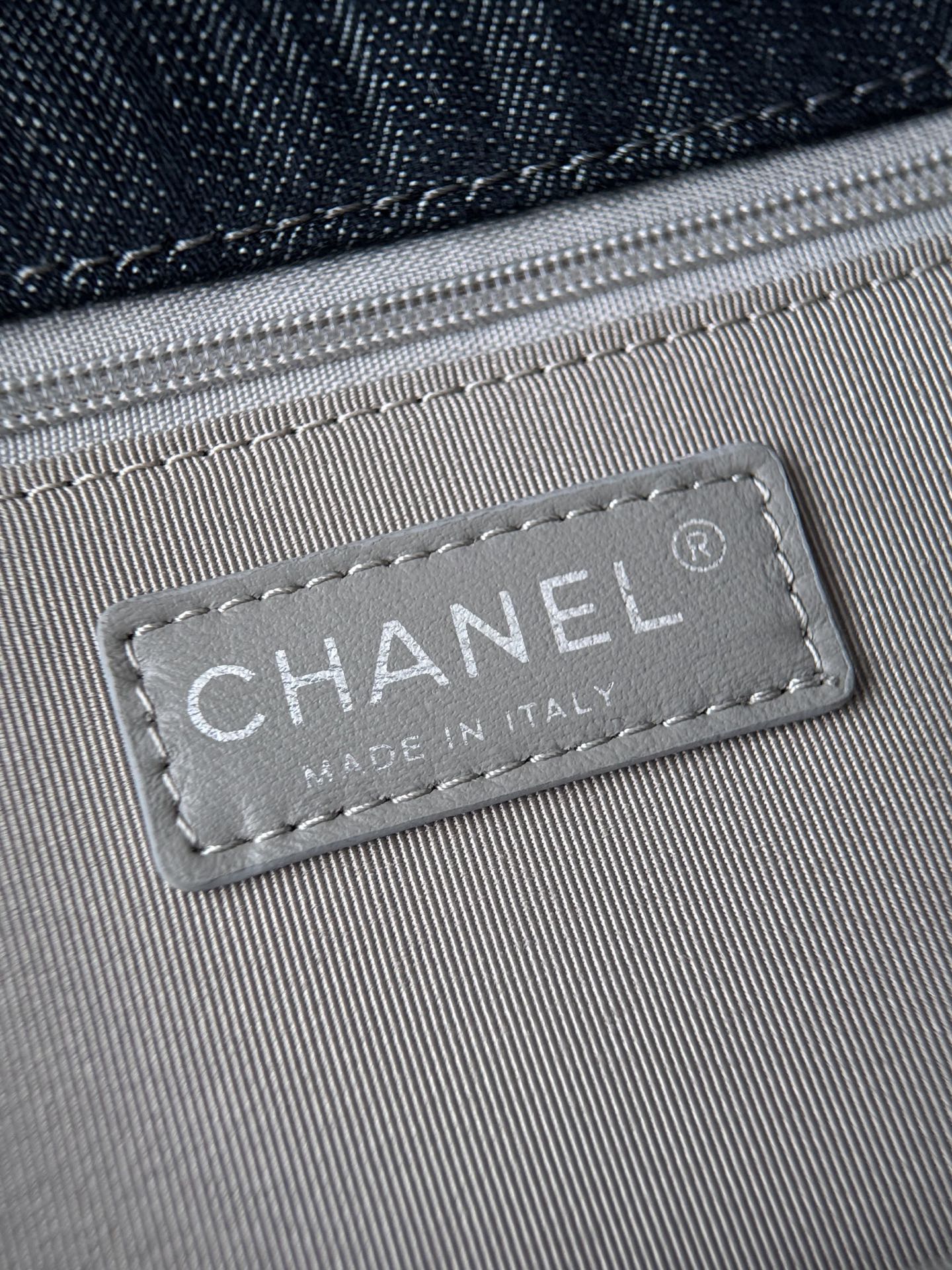 Chanel Denim Jumbo Postacı Çantası