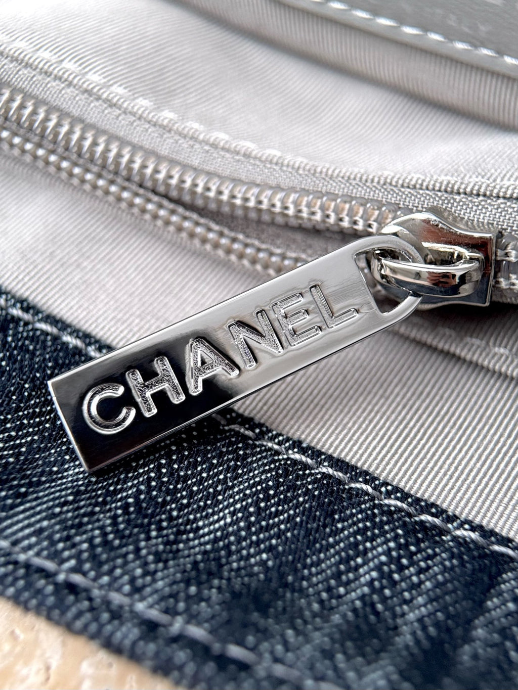 Chanel Denim Jumbo Postacı Çantası
