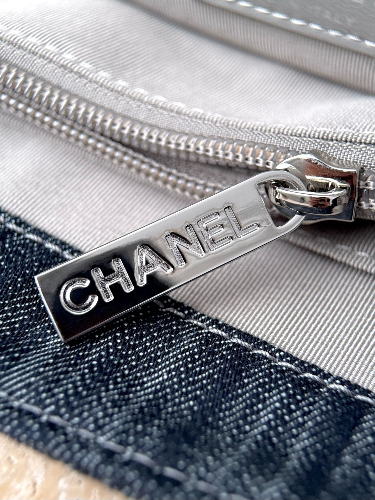 حقيبة شانيل دينيم جامبو بوستاسي