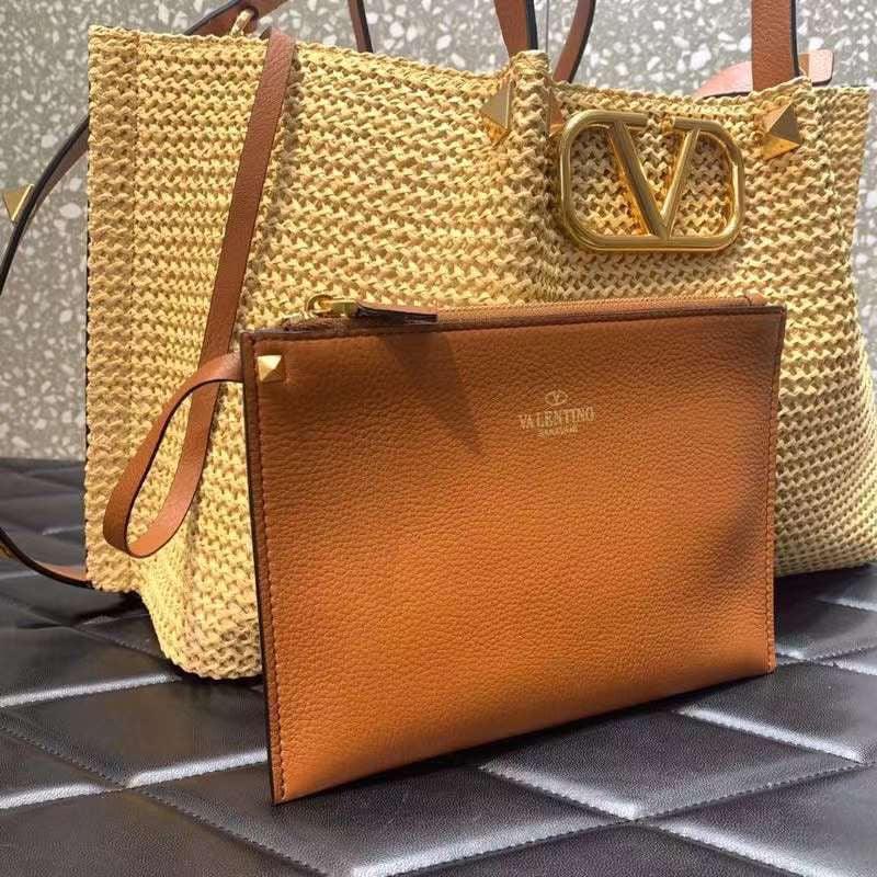 Valentino Garavani Doğal Hasır Yazlık Tote - Glimmer of Luxury