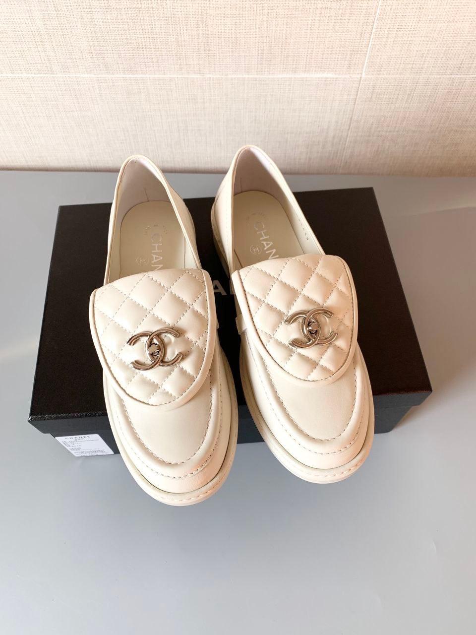 Chanel CC Dönüş Kilitli Deri Kapitone Tab Loaferler - Glimmer of Luxury