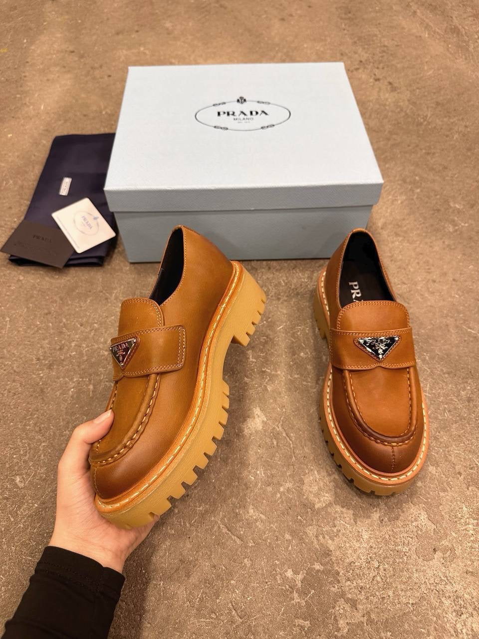 Prada Deri Mokasen - Glimmer of Luxury