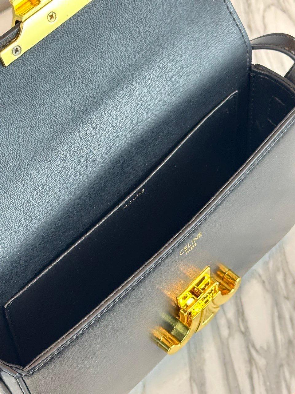 Celine Doğal Dana Derisinden Yapılmış Claude Omuz Çantası Siyah - Glimmer of Luxury