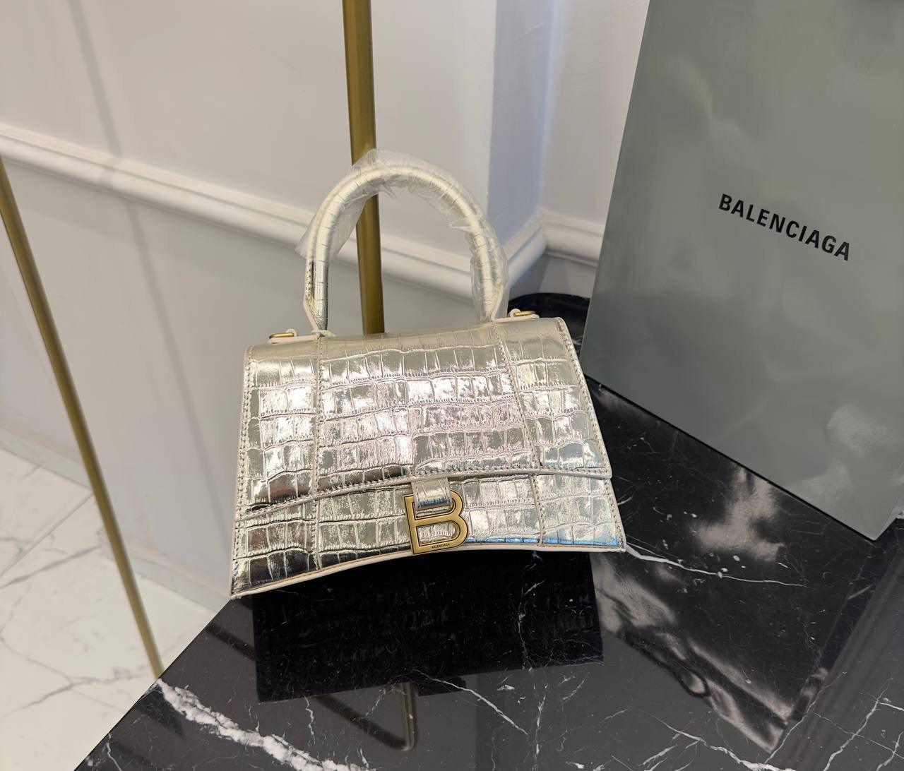 Balenciaga Hourglass Kadın Deri Çantalar - Glimmer of Luxury