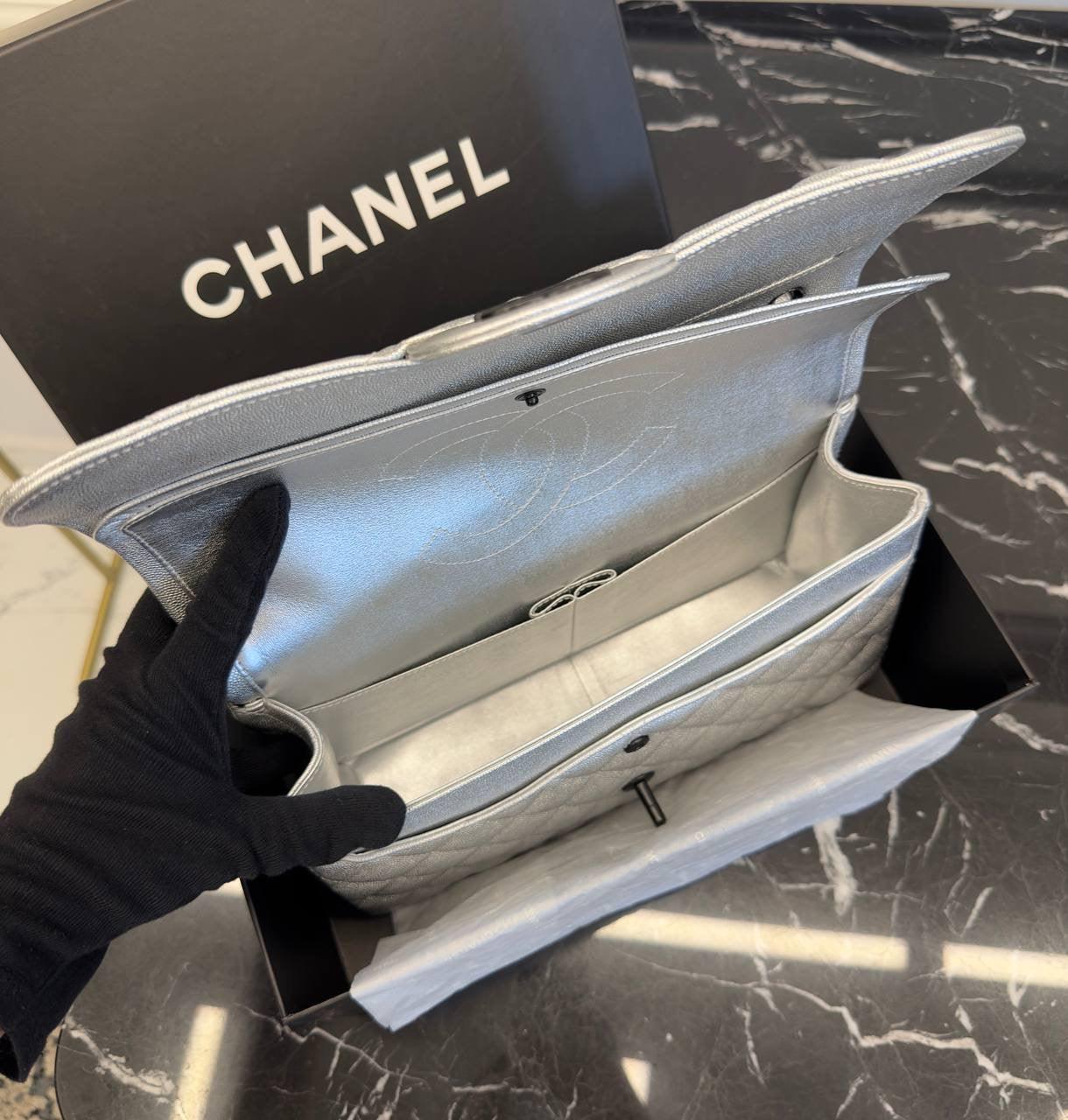 Chanel Metalik Büyük Boy Klasik Kapaklı Çanta - Glimmer of Luxury