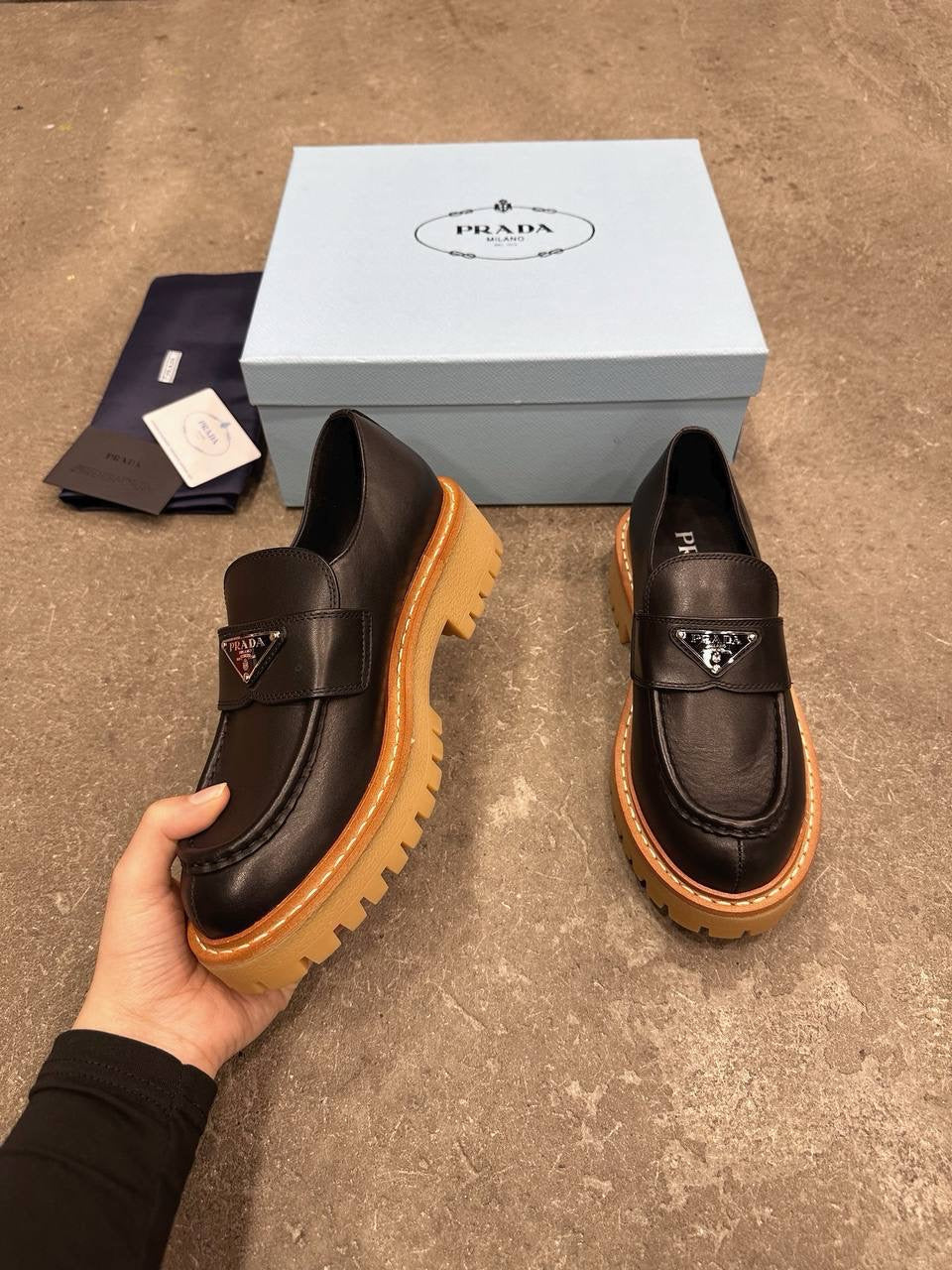 Prada Deri Mokasen - Glimmer of Luxury