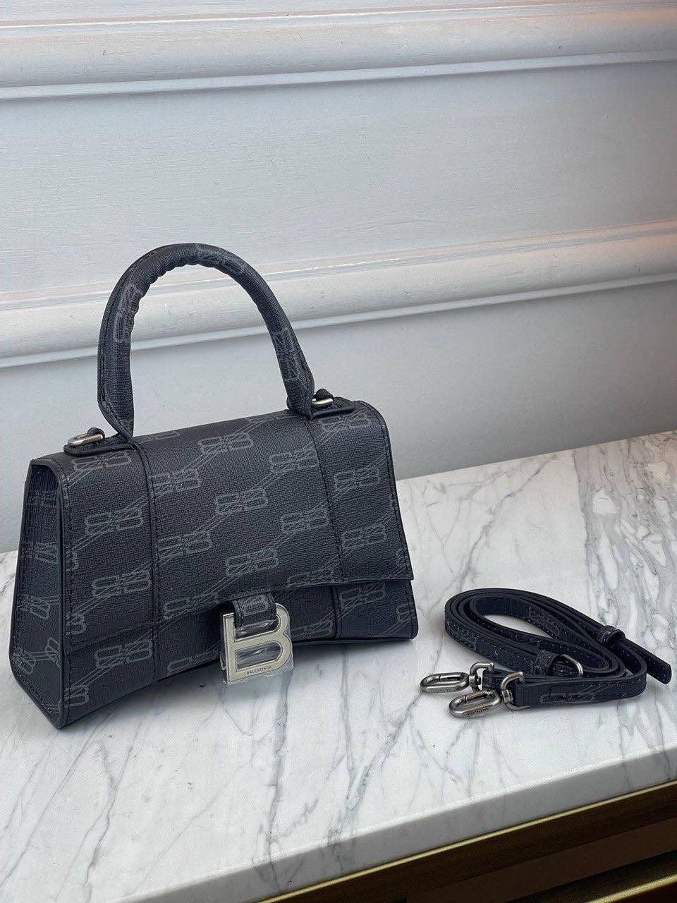 Balenciaga BB Monogram Kanvas Hourglass Kadın Çantaları - Glimmer of Luxury