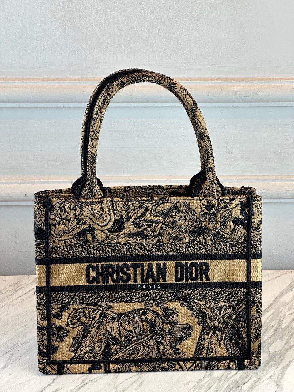 Christian Dior Bej ve Siyah Book Tote Orta - Glimmer of Luxury