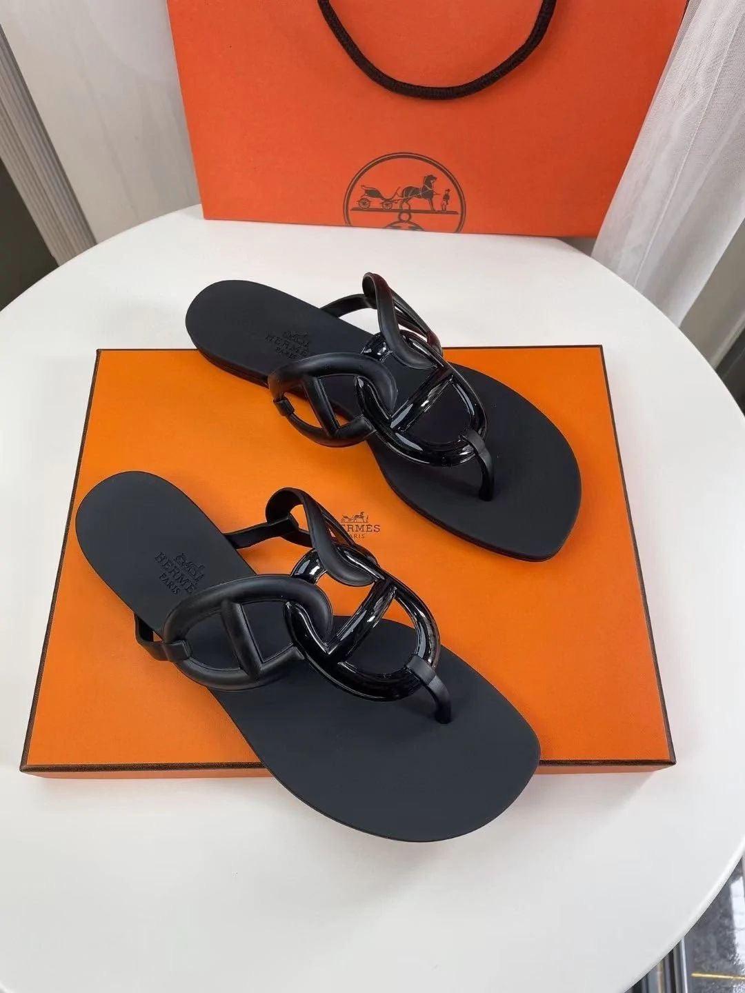 Hermès Egerie Sandalet Siyah - Glimmer of Luxury