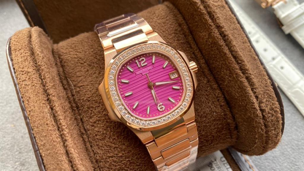 Patek Philippe Nautilus Saat Bayanlar - Glimmer of Luxury