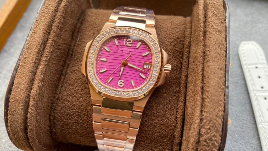 Patek Philippe Nautilus Saat Bayanlar - Glimmer of Luxury