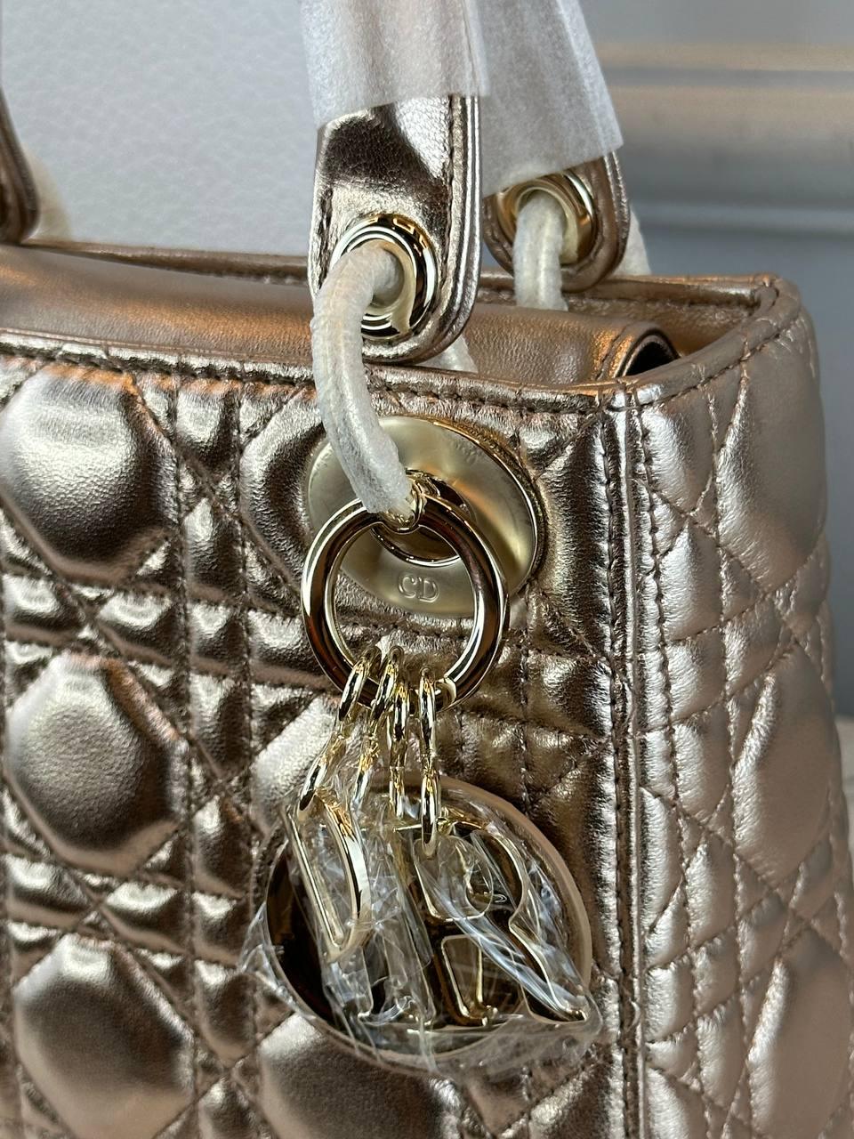 Dior Lady Pembe Yanardöner ve Metalik Cannage Kuzu Derisi Çanta - Glimmer of Luxury