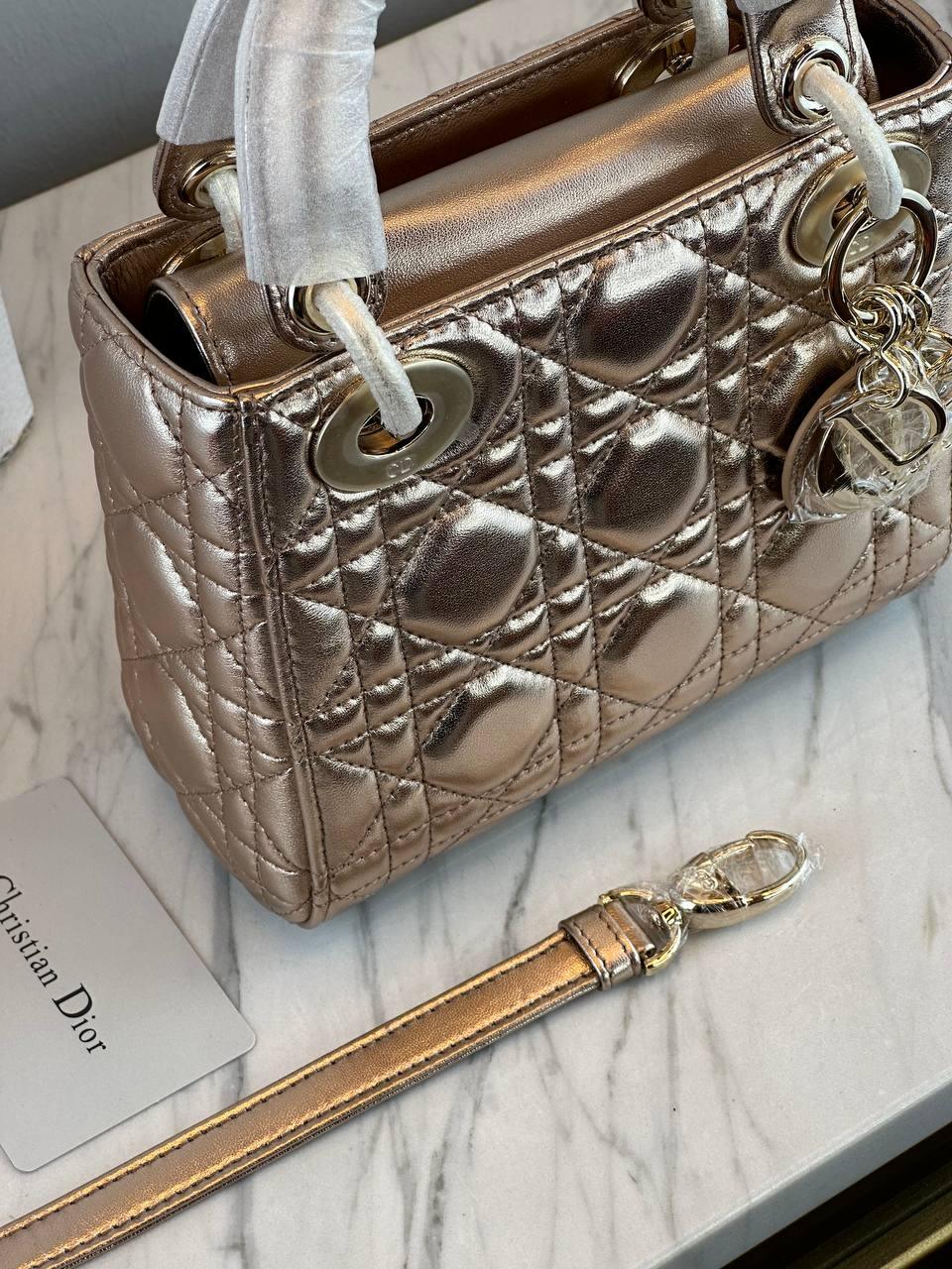 Dior Lady Pembe Yanardöner ve Metalik Cannage Kuzu Derisi Çanta - Glimmer of Luxury