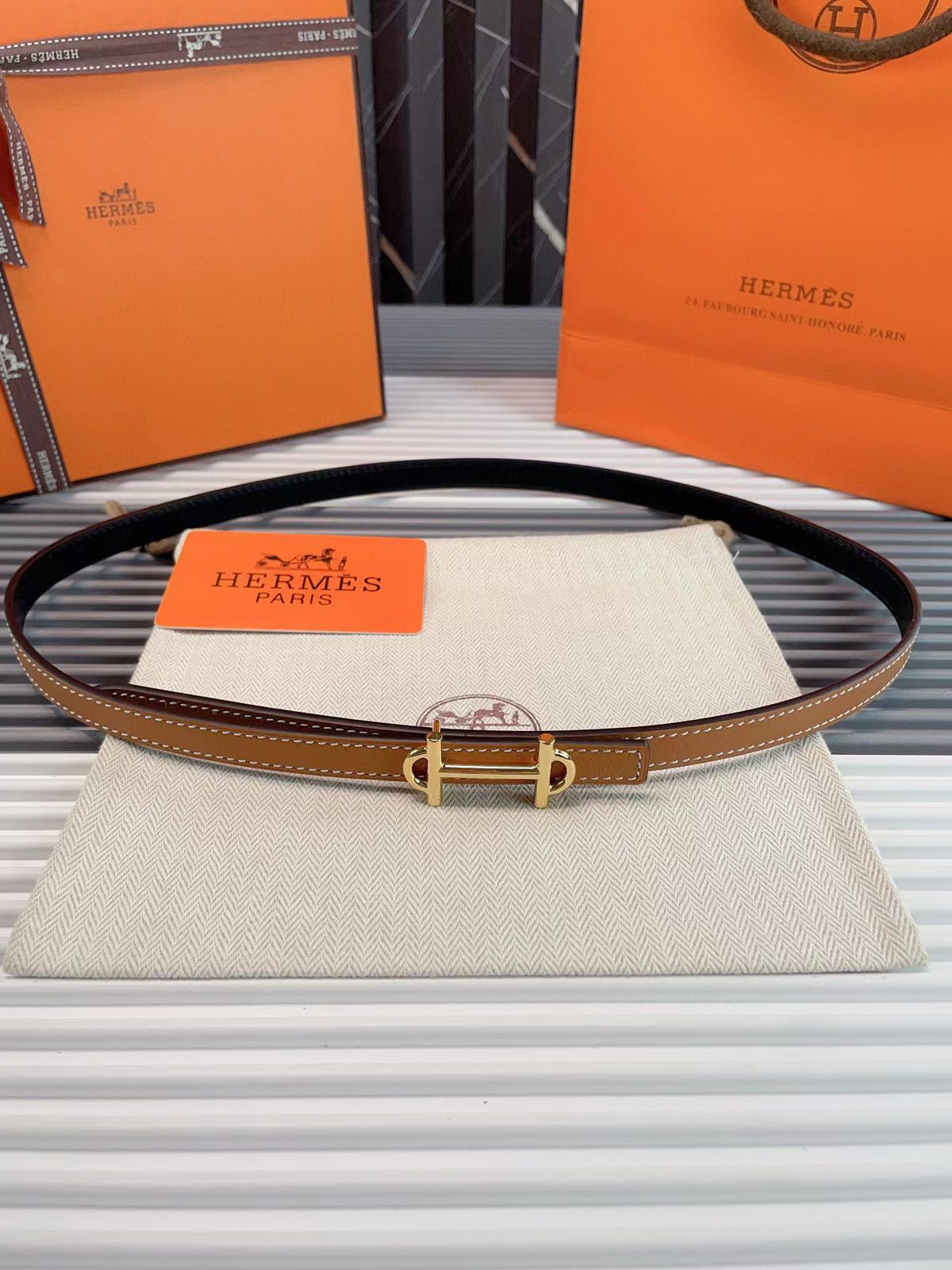 Hermes Gama Kemer Tokası ve Deri Kayış - Glimmer of Luxury