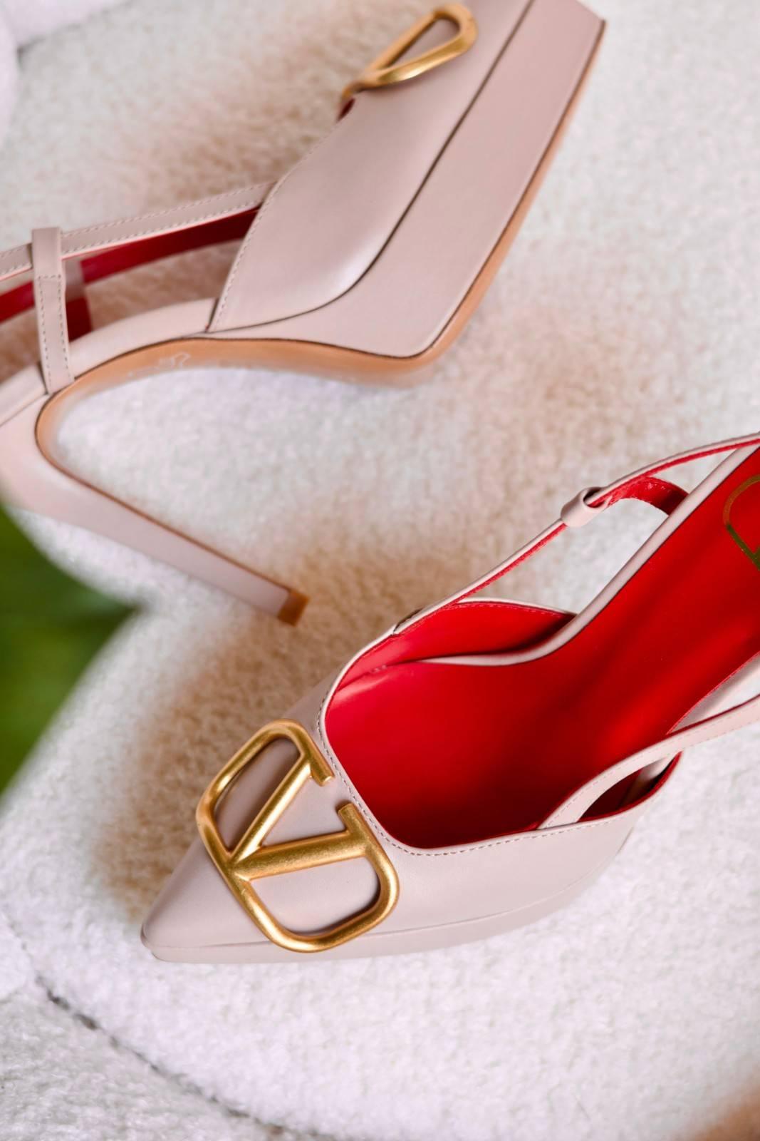 Valentino Vlogo İmzalı Dana Derisi Askılı Ayakkabı 120mm - Glimmer of Luxury