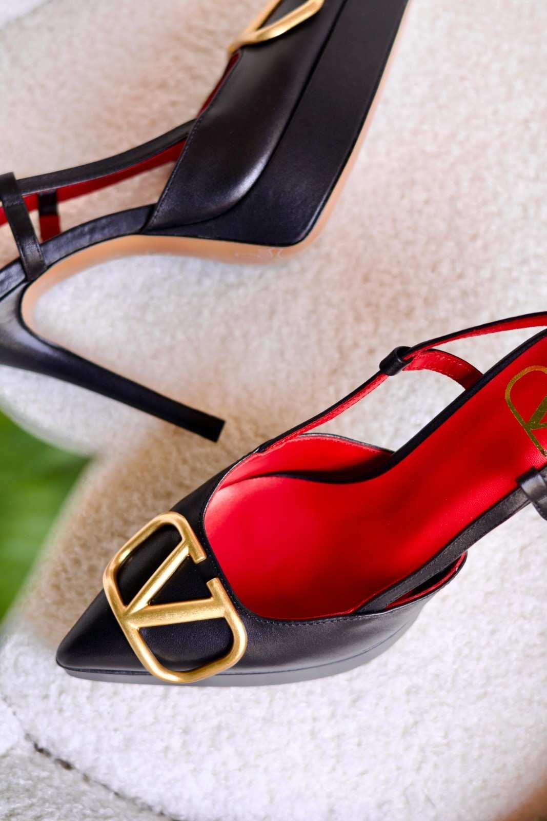 Valentino Vlogo İmzalı Dana Derisi Askılı Ayakkabı 120mm - Glimmer of Luxury