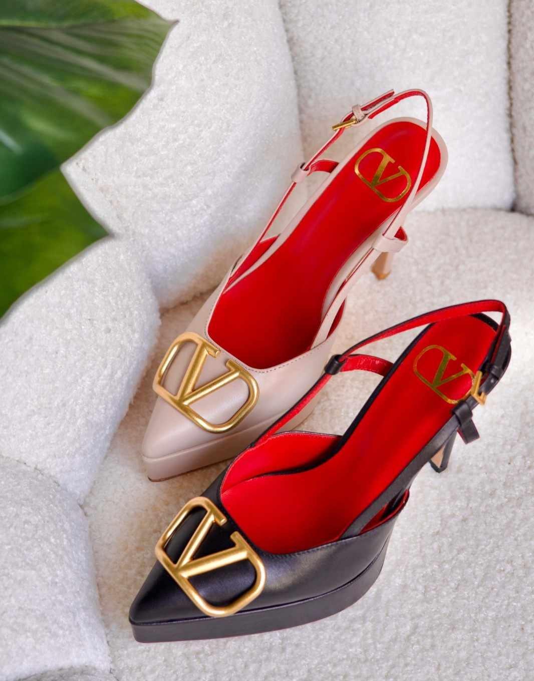 Valentino Vlogo İmzalı Dana Derisi Askılı Ayakkabı 120mm - Glimmer of Luxury