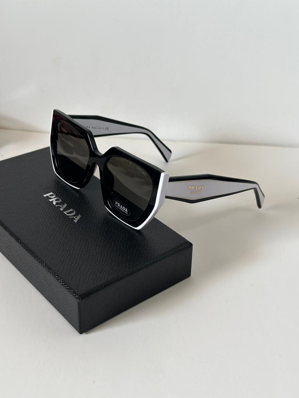 Prada 15WS 09Q5S0 Kadın Güneş Gözlüğü - Glimmer of Luxury