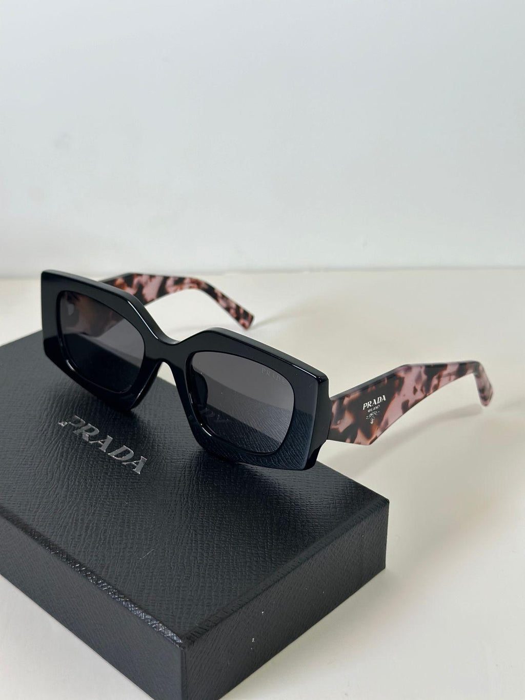 Prada Kadın PR 14ZS Güneş Gözlüğü - Glimmer of Luxury