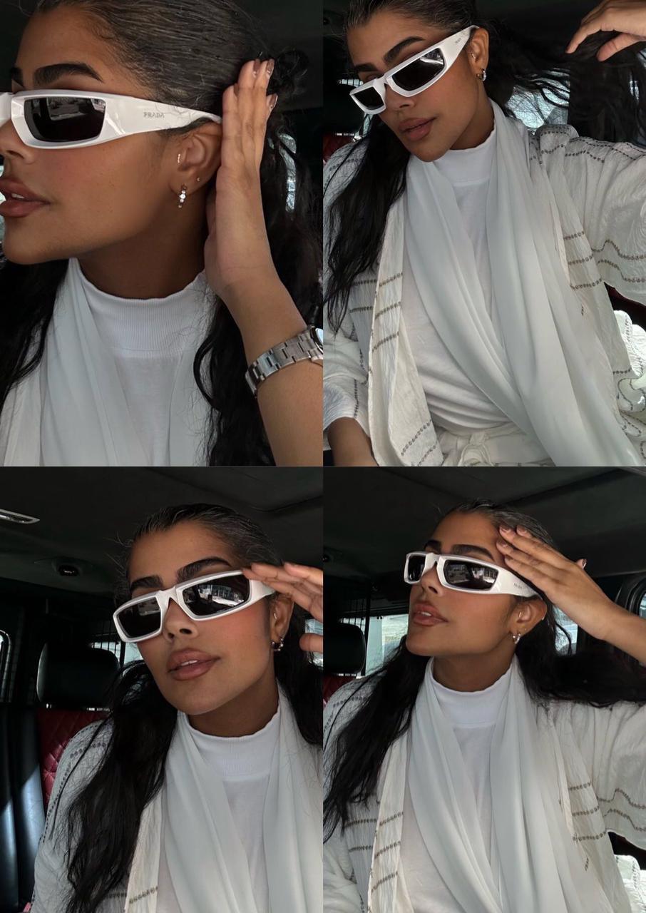 Prada Eyewear Kavisli Çerçeve güneş gözlüğü - Glimmer of Luxury