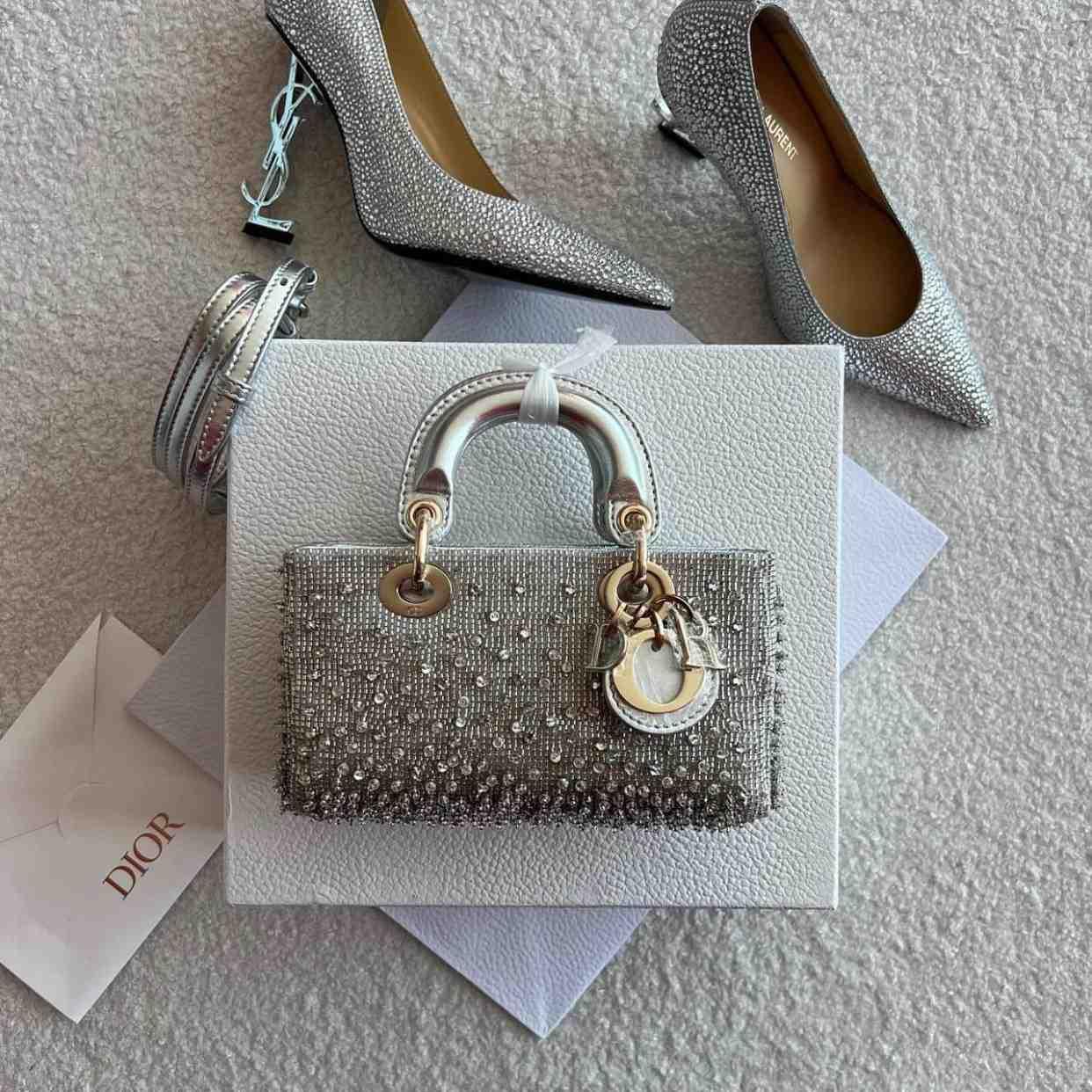 Christian Dior Lady D-Joy Gümüş Saten Çanta - Glimmer of Luxury