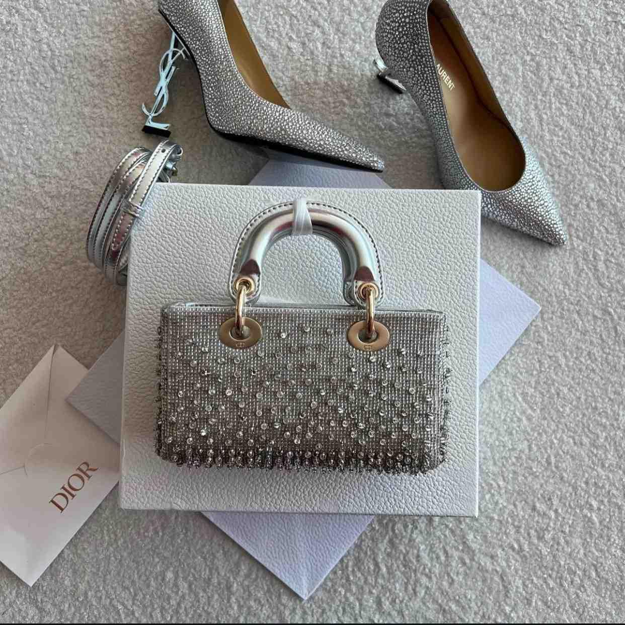 Christian Dior Lady D-Joy Gümüş Saten Çanta - Glimmer of Luxury