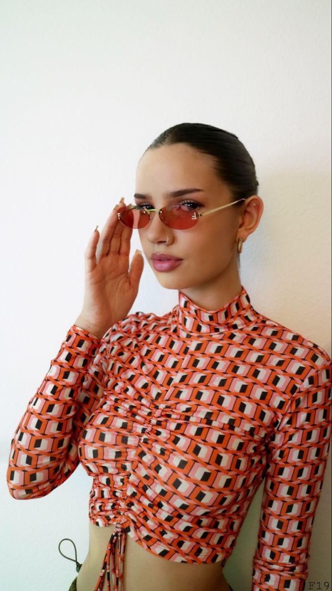 Fendi FIRST FE 4075US 30S Oval Güneş Gözlüğü - Glimmer of Luxury