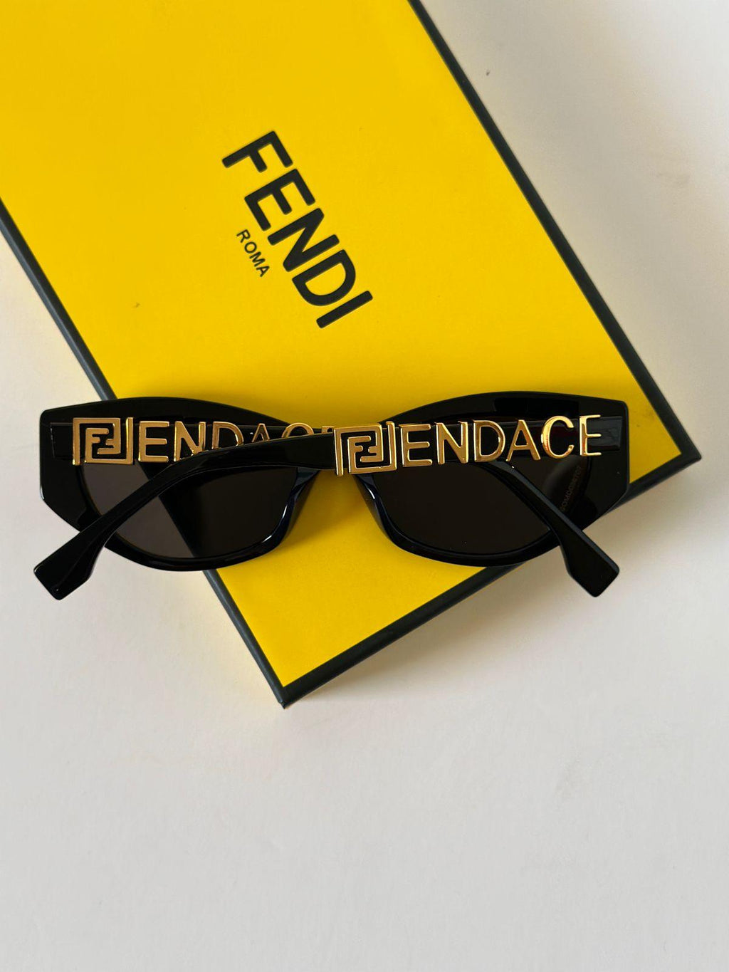 Fendi Fendace Kedi Gözü Renkli Güneş Gözlüğü - Glimmer of Luxury