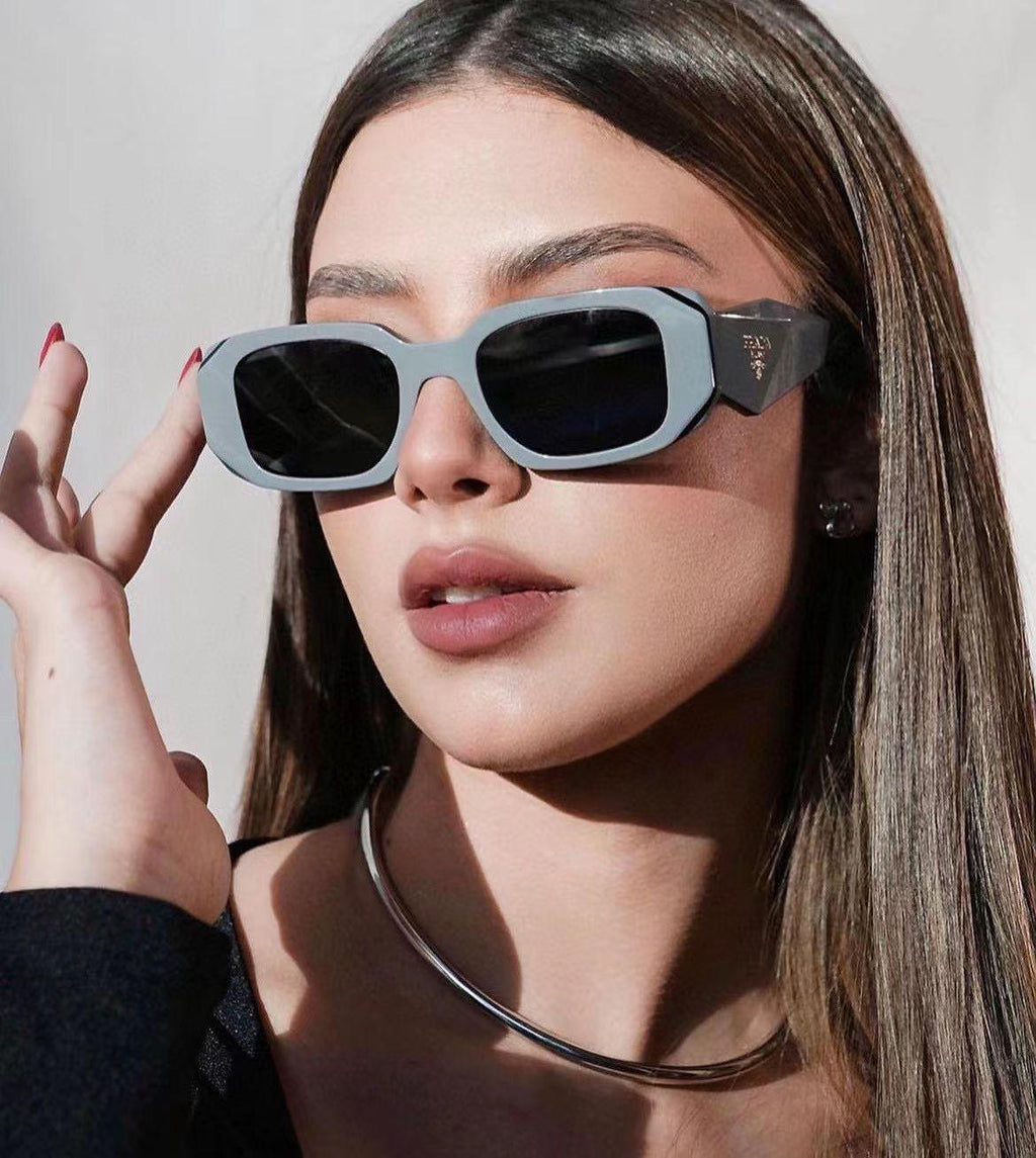 Prada Kadın PR 17WS 1AB5S0 Güneş Gözlükleri - Glimmer of Luxury
