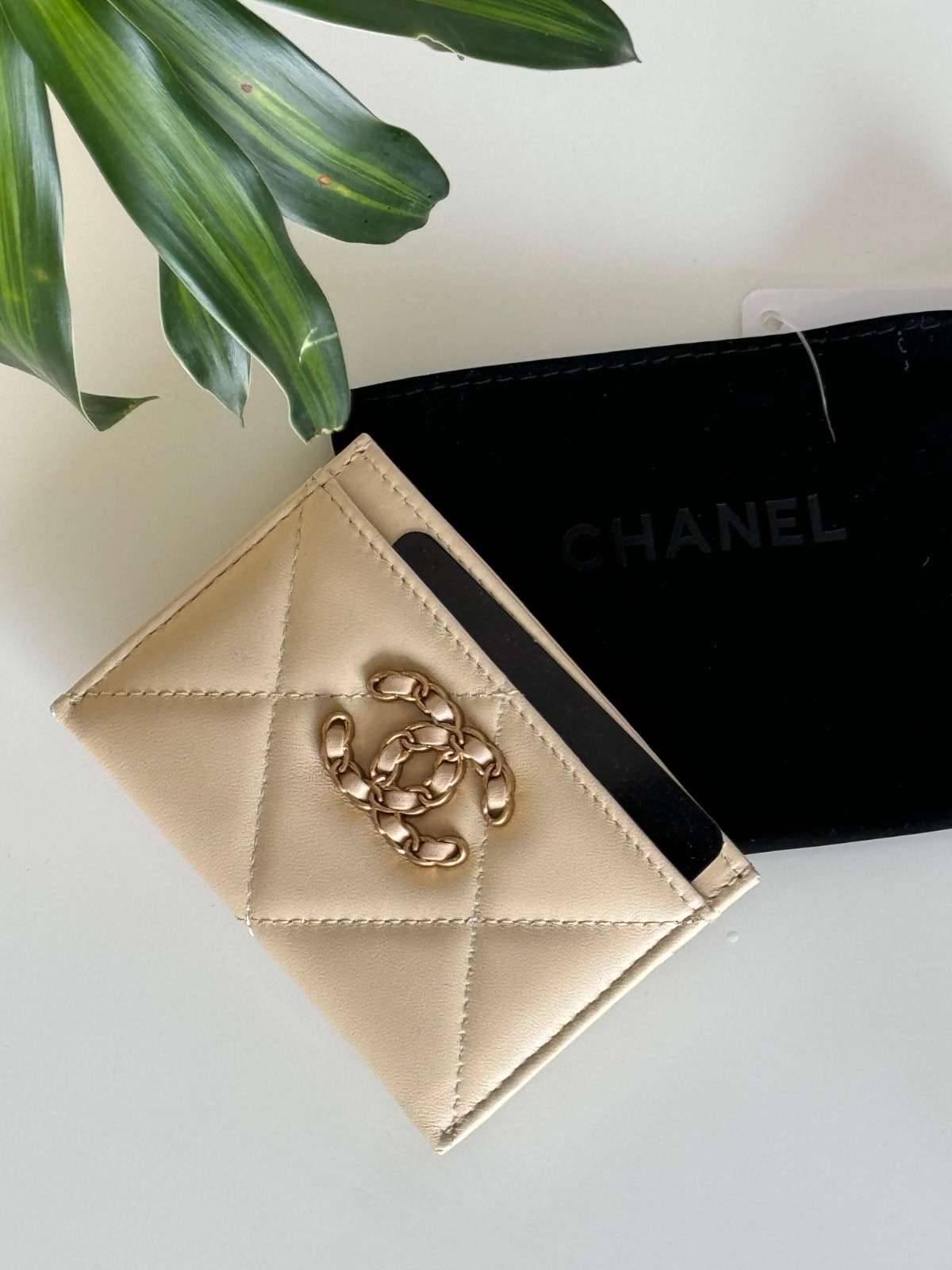 Chanel 19 Kart Cüzdanları CC Logolu