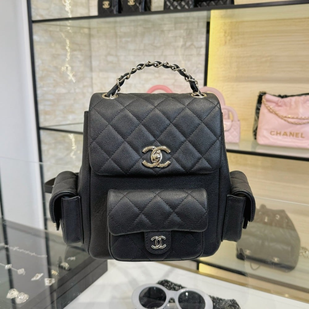 Chanel Siyah Havyar Deri Sırt Çantası - Glimmer of Luxury