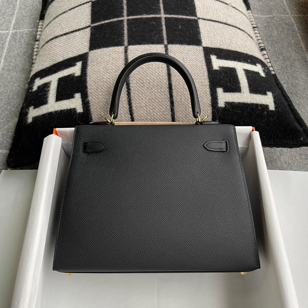 Hermès Kelly 25 Siyah Altın Donanımlı Epsom Deri̇ (GHW) - Glimmer of Luxury