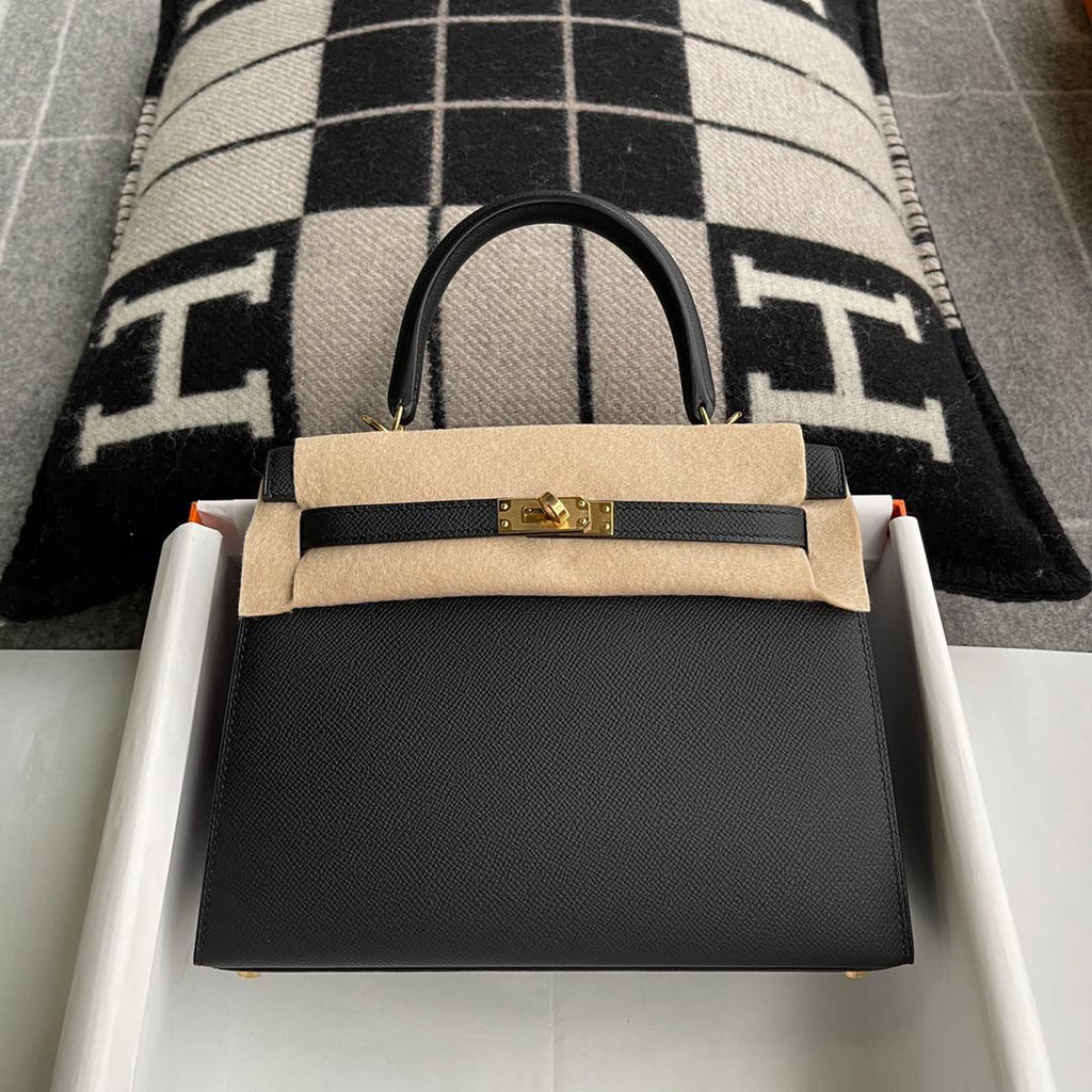 Hermès Kelly 25 Siyah Altın Donanımlı Epsom Deri̇ (GHW) - Glimmer of Luxury