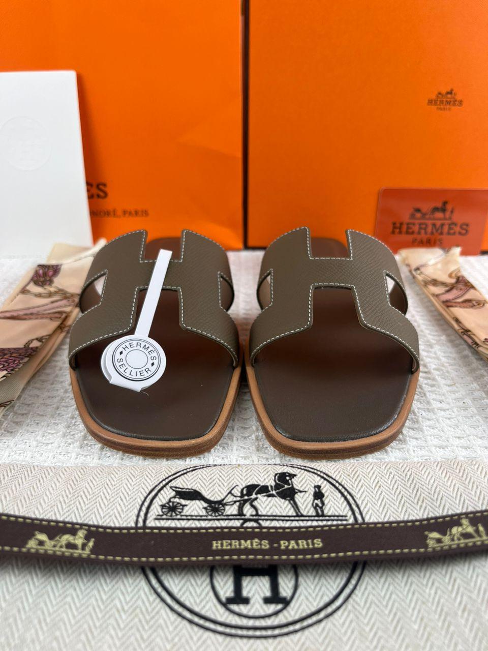Hermès Oran Sandalet Etoupe Epsom Deri - Glimmer of Luxury