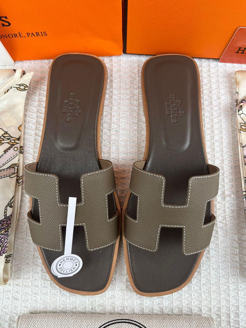 Hermès Oran Sandalet Etoupe Epsom Deri - Glimmer of Luxury
