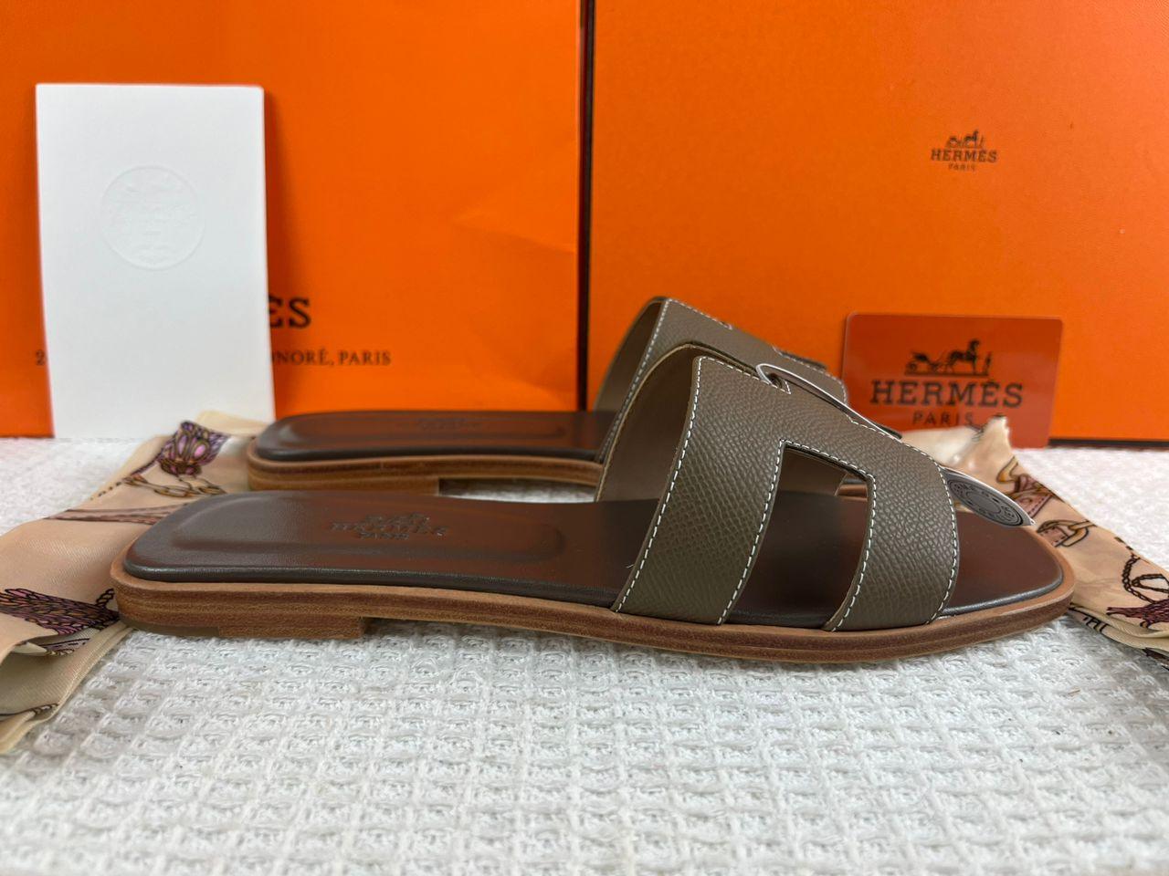 Hermès Oran Sandalet Etoupe Epsom Deri - Glimmer of Luxury